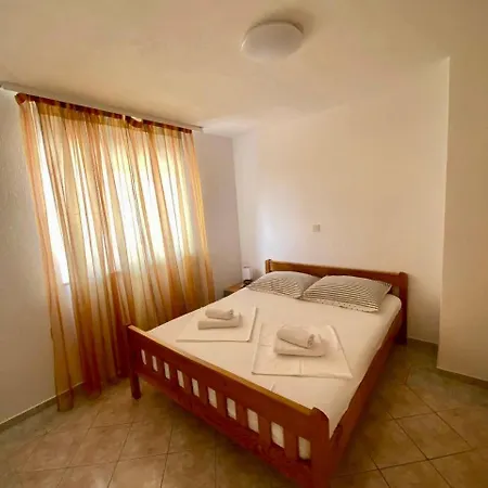 Time Out Apartment Tisno