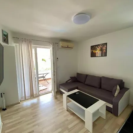 Time Out Apartment Tisno