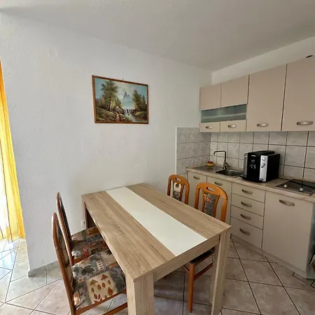 Time Out Apartment *